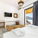 Omilos Beachfront House Hotel